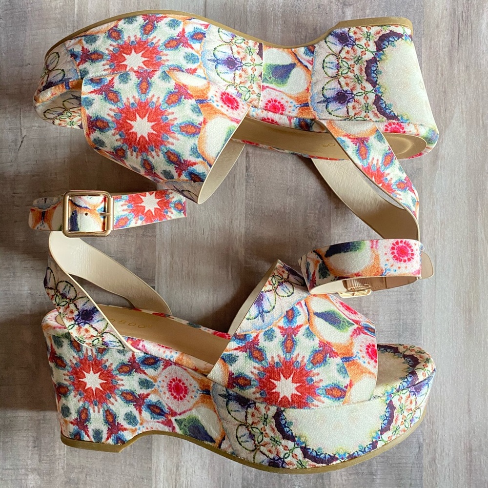 NEW Kaleidoscope Hippie Groovy Platform Sandals